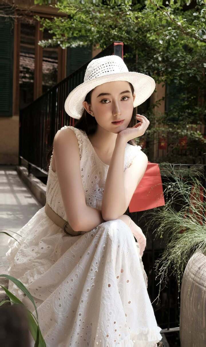 Ngoài đời, Thanh Tâm sở hữu vẻ đẹp mong manh, thuần khiết. Nhiều khán giả liên tưởng đến hình tượng "bạch nguyệt quang" trong các bộ phim thanh xuân châu Á.