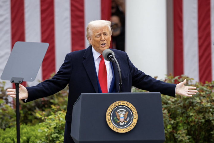 Tổng thống Mỹ Donald Trump phát biểu tại Nhà Trắng. (Ảnh: THX/TTXVN)