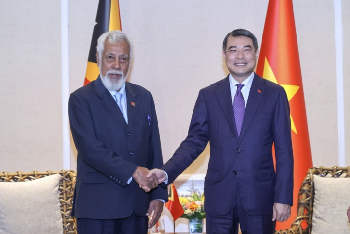 Thủ tướng Lê Minh Hưng và Thủ tướng Timor-Leste Kay Rala Xanana Gusmão gặp nhau tại Philippines. (Ảnh: VGP)