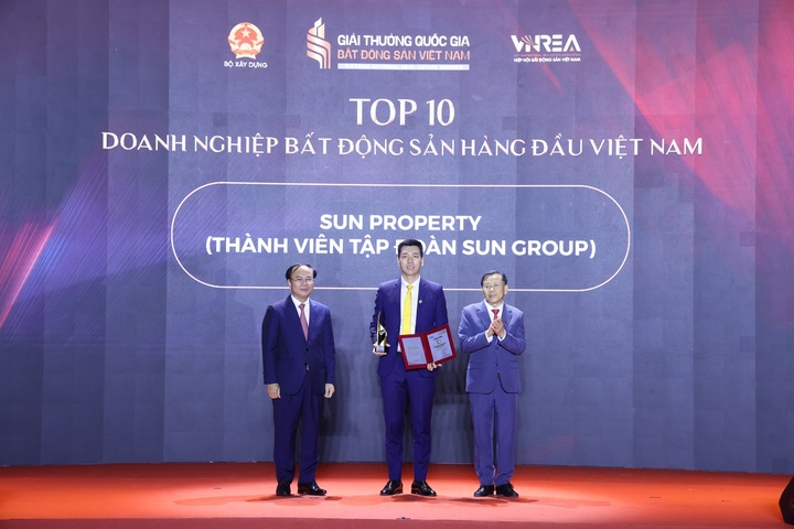 Sun Property được vinh danh trong "Top 10 doanh nghiệp bất động sản hàng đầu Việt Nam".