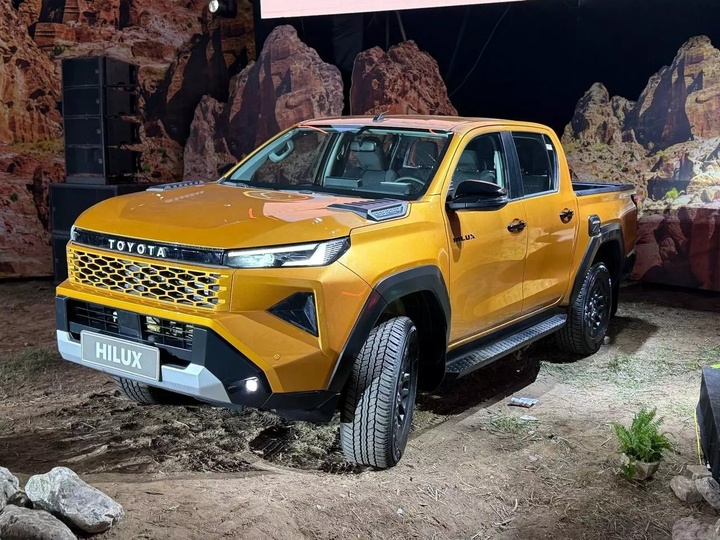 Mẫu xe bán tải Hilux ghi nhận lượng tiêu thụ đạt 648 chiếc trong tháng 5/2026.