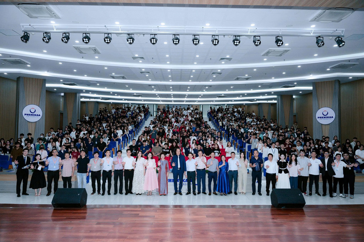 AIoT Developer InnoWorks 2026 thu hút sự tham gia của sinh viên đến từ 15 trường đại học cùng các chuyên gia và doanh nghiệp trong lĩnh vực công nghệ.