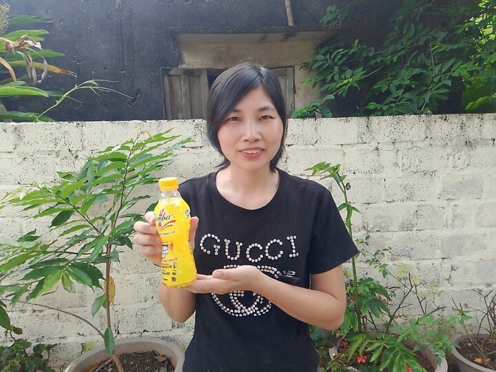 Chị Trịnh Thị Ngọc trong một lần xé nhãn chai Number 1 vào mùa hè năm ngoái đã nhận được giải thưởng 50 triệu đồng để trả bớt nợ xây nhà.
