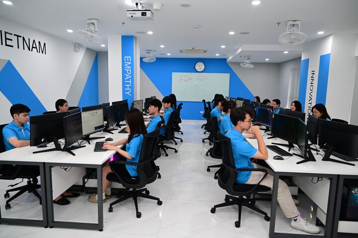 Sinh viên An ninh mạng được thực hành với hệ thống phòng lab hiện đại.