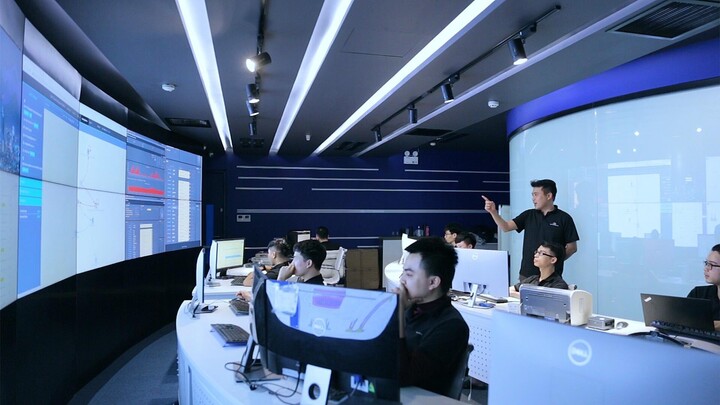 Sinh viên có cơ hội thực hành tại Trung tâm Điều hành An ninh mạng của CMC Cyber Security – thành viên Tập đoàn CMC.