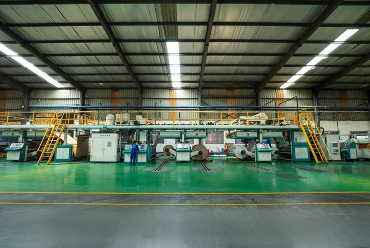 Toàn cảnh dây chuyền máy sóng hiện đại bên trong nhà máy quy mô 40.000 m2 của Bao bì Ngọc Diệp tại Hưng Yên.