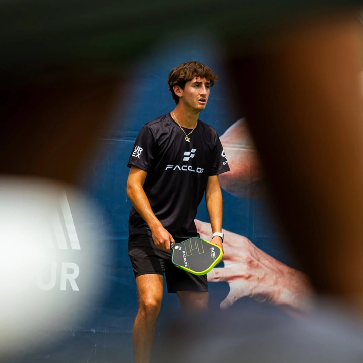 Mẫu vợt Việt Nam bị loại khỏi danh sách chấp nhận của USA Pickleball gắn liền với hình ảnh của Gabriel Tardio. (Ảnh: Facolos)