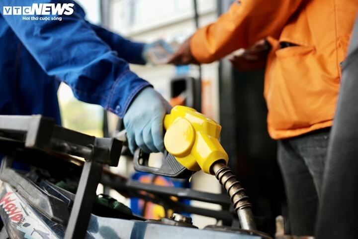 Giá xăng dầu đồng loạt giảm. (Ảnh: Công Hiếu)