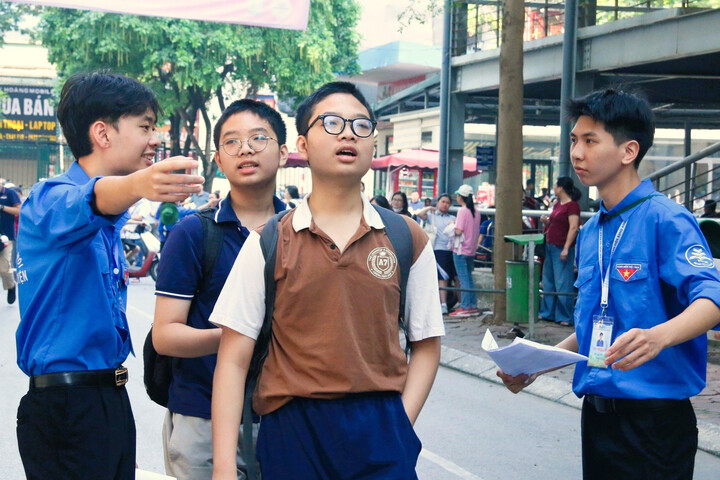 Thí sinh dự kỳ thi vào lớp 10 của Trường THPT Chuyên ĐH Sư phạm Hà Nội. (Ảnh: Thanh Hùng)