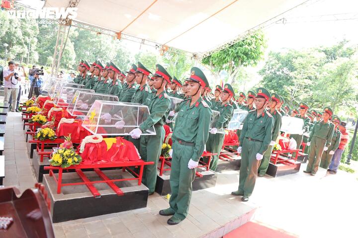 Riêng trong mùa khô 2025 - 2026, cán bộ, chiến sĩ Đội K51 đã vượt qua nhiều khó khăn để tìm kiếm, cất bốc và hồi hương được 27 hài cốt liệt sĩ.