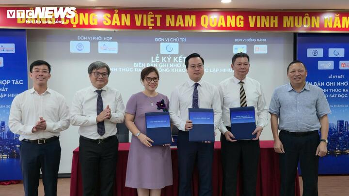 Lễ ký kết Biên bản ghi nhớ hợp tác, chính thức ra mắt Cổng khảo sát độc lập HIHUB.