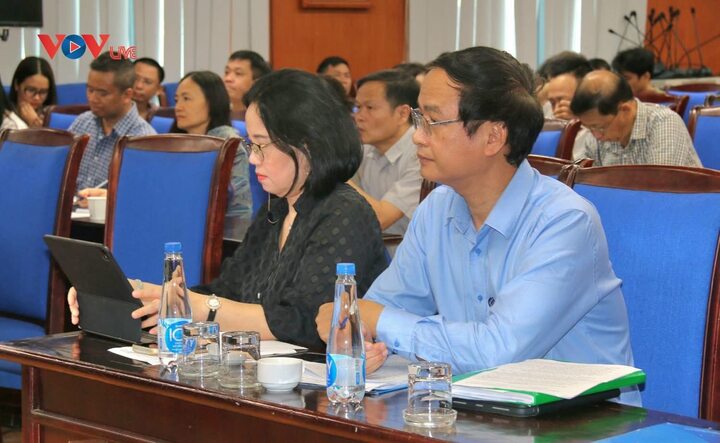 Ông Nguyễn Văn Chí, Phó Bí thư chuyên trách Đảng uỷ Đài Tiếng nói Việt Nam và các đại biểu dự hội nghị.