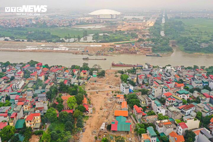 Dự án cầu Tứ Liên có tổng chiều dài khoảng 5,15 km, kết nối đường Nghi Tàm (phường Hồng Hà) với đường Trường Sa (xã Đông Anh), tạo thêm một trục giao thông quan trọng vượt sông Hồng, góp phần tăng cường kết nối giữa khu vực trung tâm Hà Nội với phía Bắc thành phố.