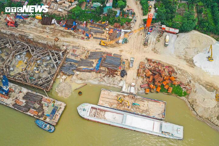 Hình hài đường dẫn cầu Tứ Liên dần hiện rõ bên bờ sông Hồng - 18
