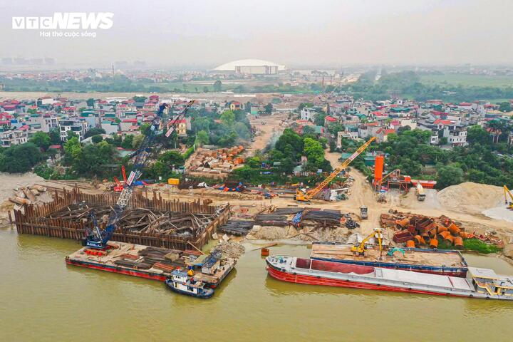 Hình hài đường dẫn cầu Tứ Liên dần hiện rõ bên bờ sông Hồng - 17