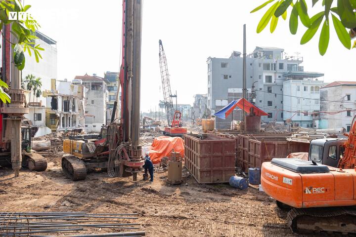 Hình hài đường dẫn cầu Tứ Liên dần hiện rõ bên bờ sông Hồng - 15