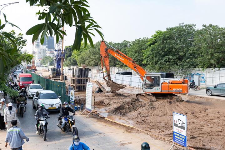 Hình hài đường dẫn cầu Tứ Liên dần hiện rõ bên bờ sông Hồng - 12