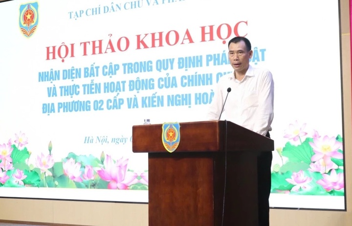 Ông Trương Thế Côn, Tổng Biên tập Tạp chí Dân chủ và Pháp luật, phát biểu khai mạc hội thảo.