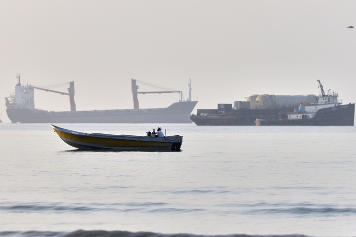 Hình ảnh eo biển Hormuz ngoài khơi Bandar Abbas, Iran. (Ảnh: AP)