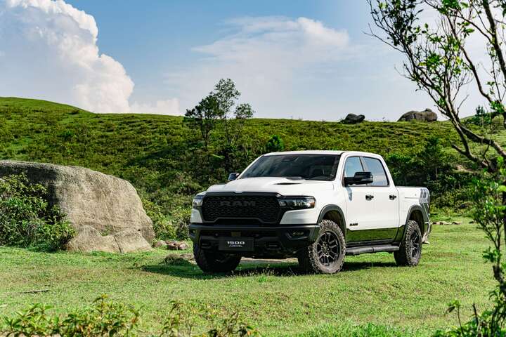 Mẫu xe bán tải cỡ lớn RAM 1500 sở hữu ngoại hình đồ sộ.
