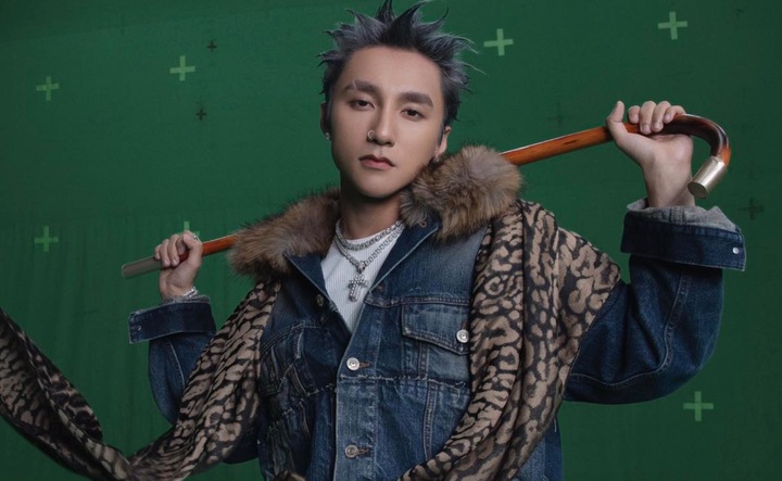 Công ty quản lý Sơn Tùng M-TP điều chỉnh MV "Come My Way", cắt bỏ phân cảnh gây tranh luận sau khi bị nghệ sĩ Lê Giang tố đạo nhái tác phẩm.