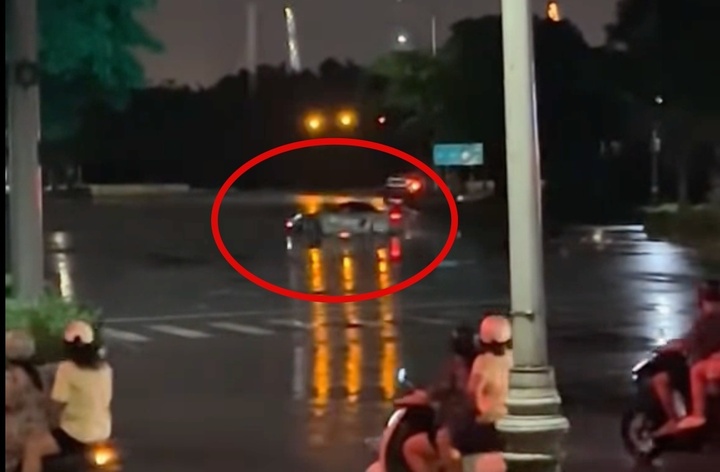 Công an phường An Khánh đang xác minh tài xế Porsche drift nhiều vòng, gây náo loạn khu đô thị Sala. (Ảnh: Cắt từ clip)