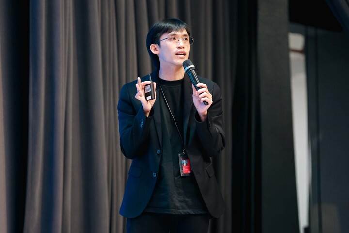 TS. Nguyễn Đăng Khoa chia sẻ về hướng tiếp cận nghiên cứu liên ngành, kết nối các lĩnh vực môi trường, nông nghiệp và khoa học vật liệu... để giải quyết các vấn đề quản lý tài nguyên nước. (Ảnh: BTC)
