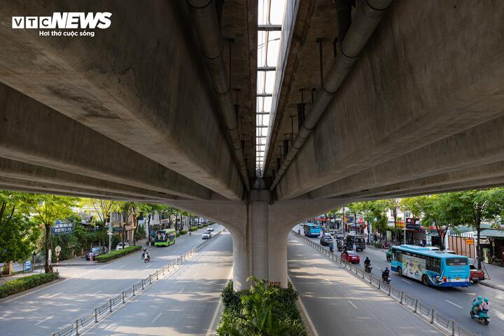 Tuyến Vành đai 3 trên cao đoạn từ cầu Mai Dịch đến cầu Thăng Long do Bộ Giao thông vận tải (nay là Bộ Xây dựng) làm chủ đầu tư, Ban Quản lý dự án Thăng Long trực tiếp quản lý thực hiện. Công trình được bàn giao cho Sở Xây dựng Hà Nội tiếp nhận, quản lý và đưa vào khai thác từ tháng 3/2022.