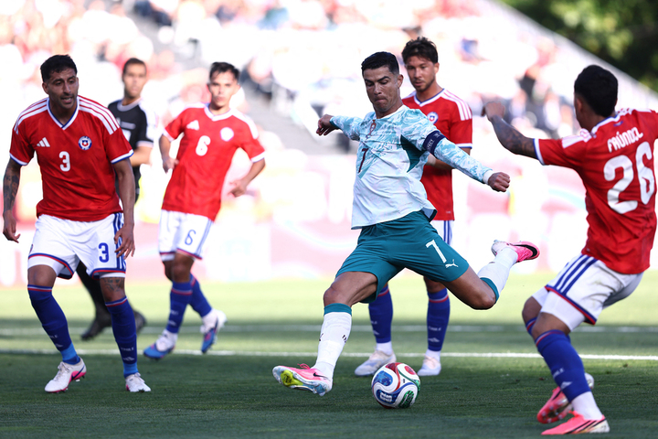 Ronaldo không ghi bàn trong trận đấu giữa Bồ Đào Nha và Chile. (Ảnh: Reuters)