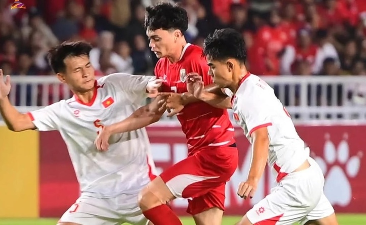 Chạy vào khu kỹ thuật của U19 Việt Nam bị cản trở, cầu thủ Indonesia nổi nóng u19 vietnam indonesia 23074413 - Chạy vào khu kỹ thuật của U19 Việt Nam bị cản trở, cầu thủ Indonesia nổi nóng