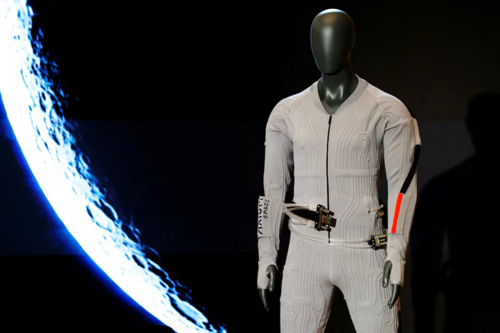 Bộ trang phục làm mát và thông gió bằng chất lỏng lớp trong do Prada và Axiom Space thiết kế. (Nguồn: Reuters)