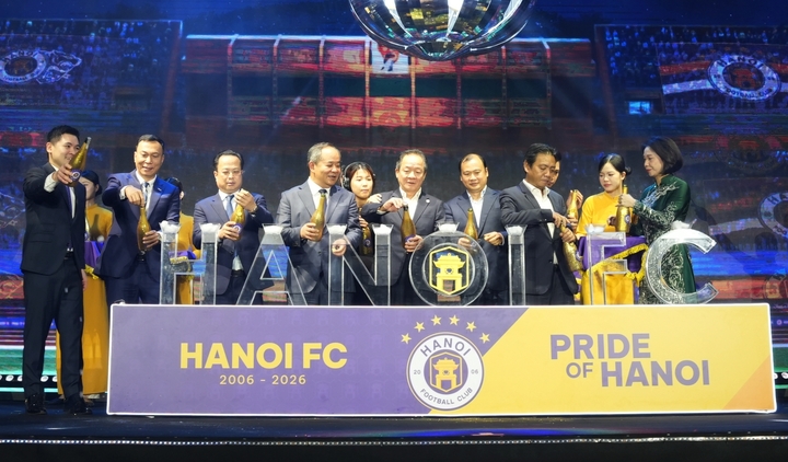 CLB Hà Nội kỷ niệm 20 năm thành lập.