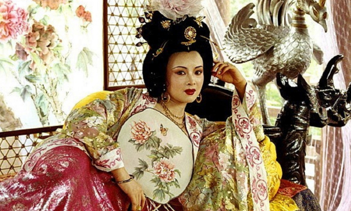 Vẻ đẹp của Dương Quý Phi gắn liền với điển tích "Tu hoa", tức hoa phải xấu hổ khi đứng cạnh. (Ảnh minh họa)