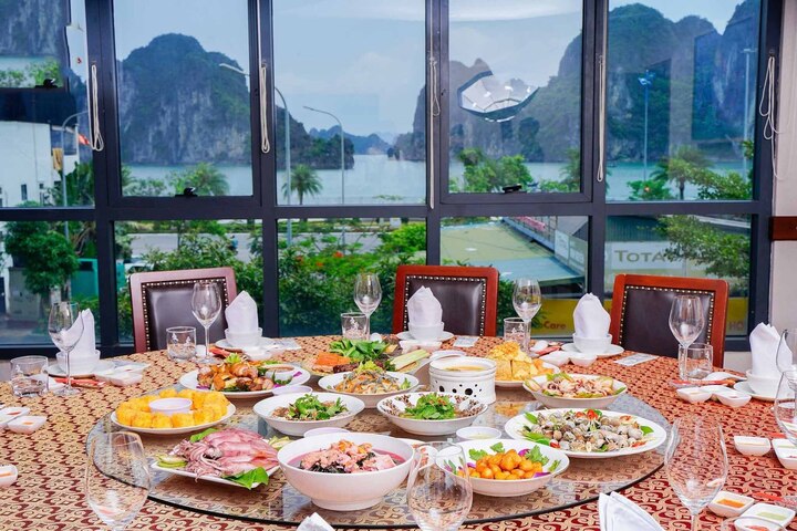 Plume Camping nổi tiếng với thực đơn tiệc nướng phù hợp với giới trẻ và các nhóm bạn.