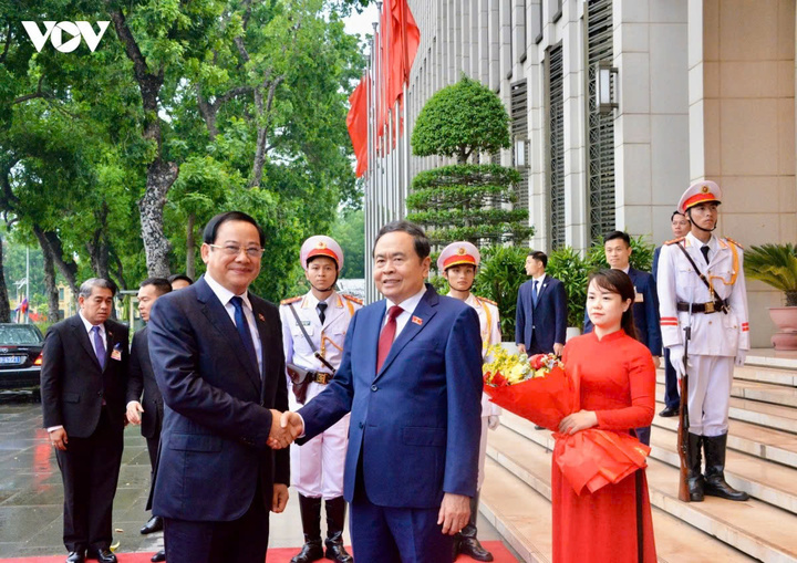 Chủ tịch Quốc hội Trần Thanh Mẫn hội kiến Thủ tướng Lào - 1