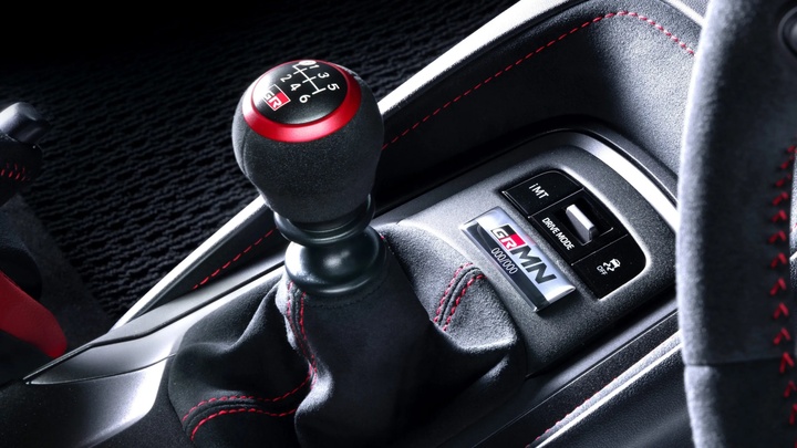 Toyota làm hộp số sàn giả lập cho xe điện: Có cần số, chân côn, 'biết' chết máy - 1