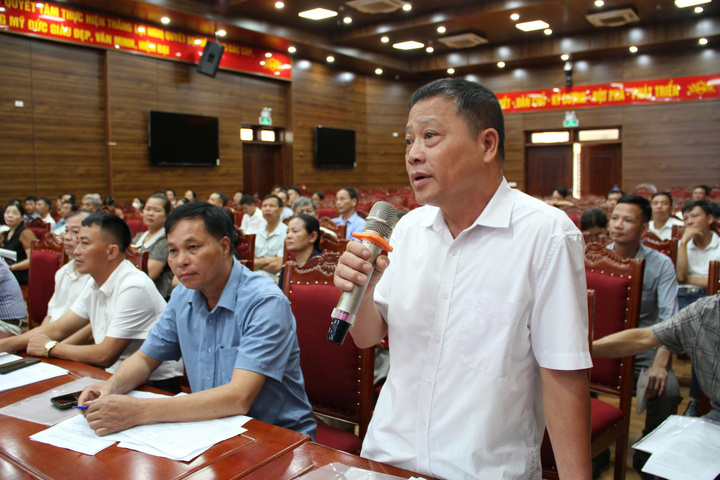 Bí thư Chi bộ, Trưởng ban Công tác Mặt trận thôn Đồi Lý, xã Mỹ Đức nêu ý kiến.