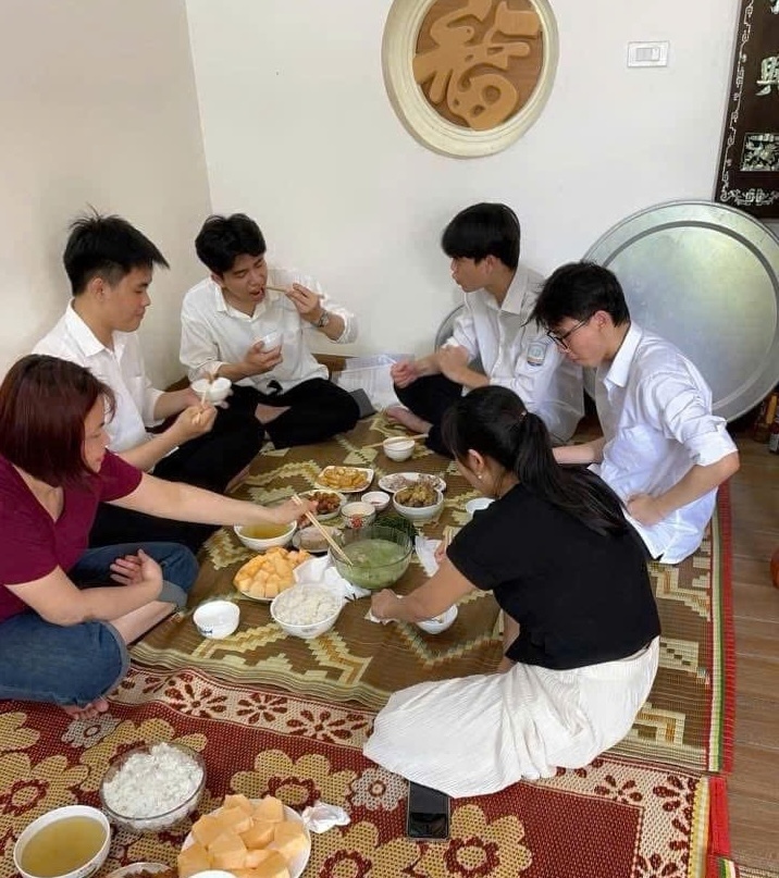 Bữa cơm chị Vân Anh chuẩn bị cho các sĩ tử vào mùa thi năm trước. (Ảnh: NVCC)
