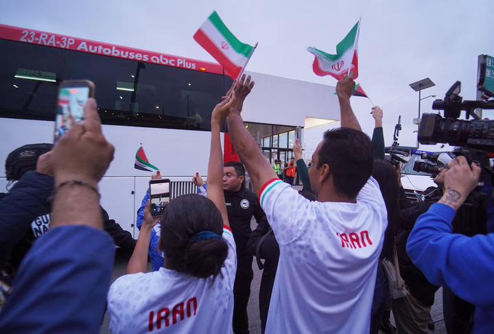 Phần vé World Cup dành cho người hâm mộ Iran bị thu hồi chỉ vài ngày trước khi giải đấu bắt đầu. (Ảnh: Reuters)