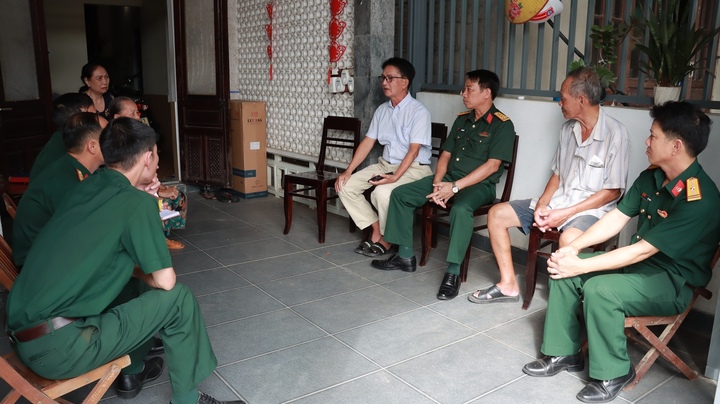 Đoàn công tác Bộ Chỉ huy quân sự TP Huế nắm tình hình, làm việc với các nhân chứng