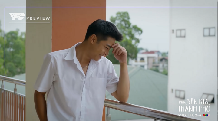 Cương hí hửng chờ Tuyết Lan đến tìm mình.