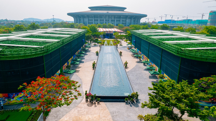 Sun Sports City Ninh Binh tạo ấn tượng với mô hình công viên mở giữa không gian xanh rộng lớn.