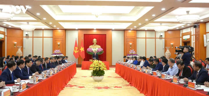 Cùng dự có các Ủy viên Bộ Chính trị: Thường trực Ban Bí thư Trần Cẩm Tú, Trưởng Ban Tổ chức Trung ương Nguyễn Duy Ngọc, Chủ nhiệm Ủy ban Kiểm tra Trung ương Trần Sỹ Thanh, Trưởng Ban Nội chính Trung ương Lê Minh Trí, Trưởng Ban Tuyên giáo và Dân vận Trung ương Trịnh Văn Quyết và Giám đốc Học viện Chính trị Quốc gia Hồ Chí Minh Đoàn Minh Huấn.