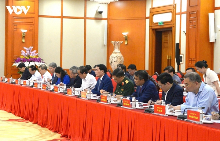Các đại biểu dự cuộc làm việc.