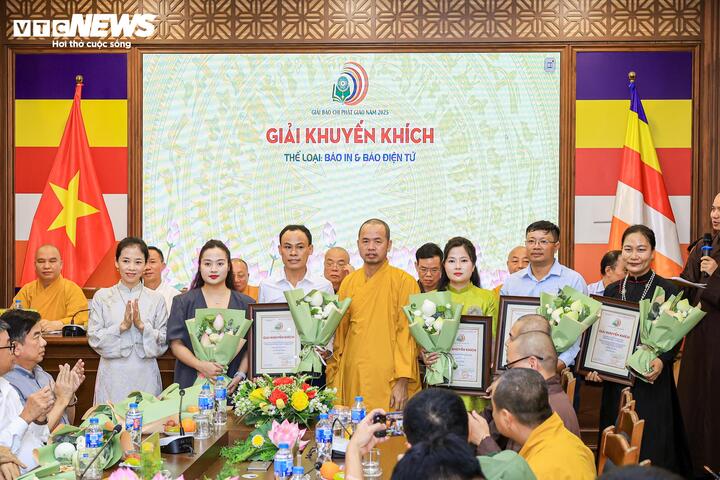 Báo Điện tử VTC News giành giải Khuyến khích thể loại Báo in và Báo điện tử.