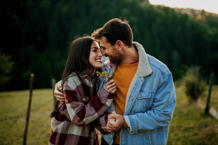 Gen Z đang lựa chọn một cách tiếp cận mới mang tên "tình yêu nở rộ".
