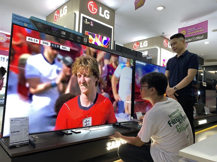 World Cup 2026 nóng dần, TV màn hình lớn giảm giá sâu tại MediaMart - 8