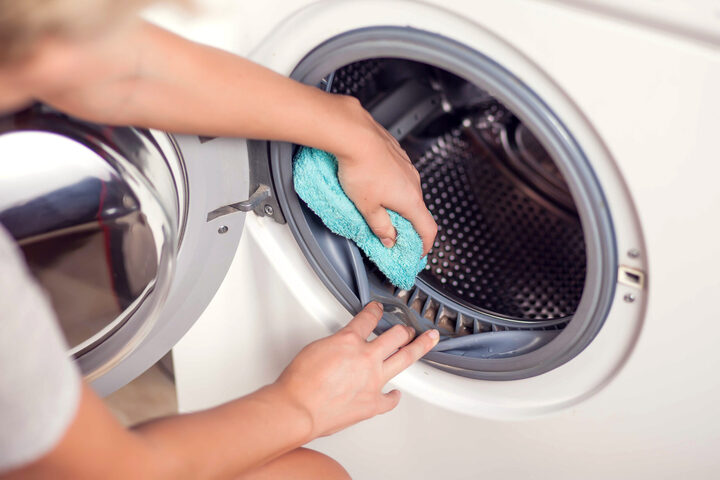 Thường xuyên vệ sinh giúp lồng máy giặt sạch thơm, kéo dài tuổi thọ sản phẩm. (Ảnh: Lakeland)