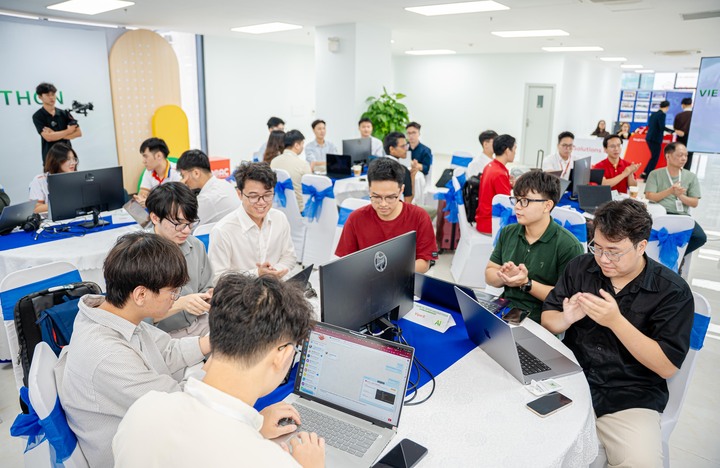 Tại Vietnam AI Open Hackathon 2026, các nhóm nghiên cứu và startup sẽ trực tiếp phát triển, huấn luyện và triển khai các mô hình AI trên hạ tầng thực tế, thay vì chỉ dừng lại ở ý tưởng hoặc các phiên bản thử nghiệm thu nhỏ.