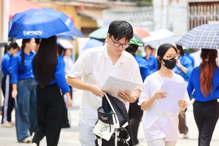Không khí tại các điểm thi trước ngày diễn ra kỳ thi tốt nghiệp THPT 2026. (Ảnh: Minh Đức)